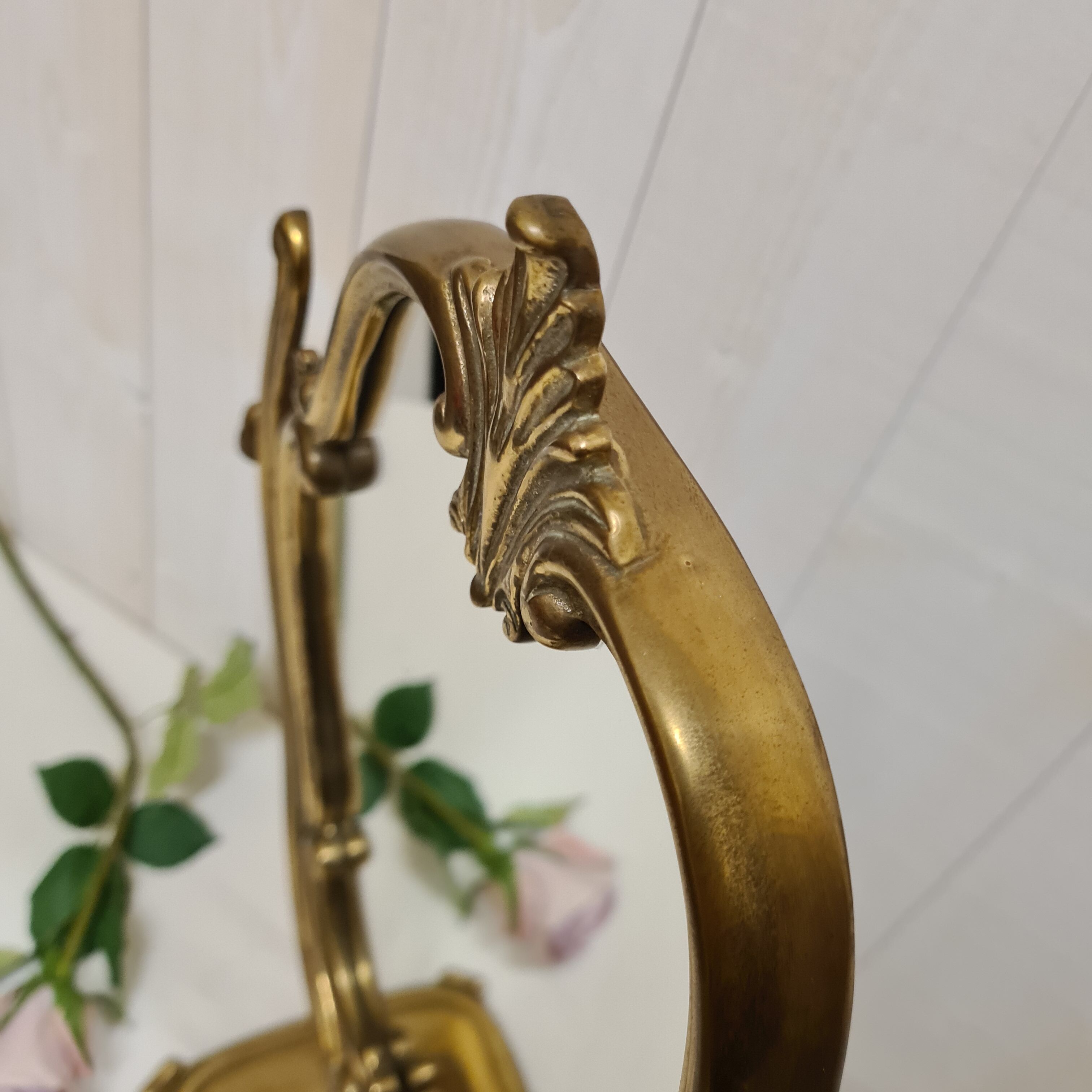 Golden mirror on swivel stand 36x50cm