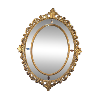 Oval mirror in gilded wood