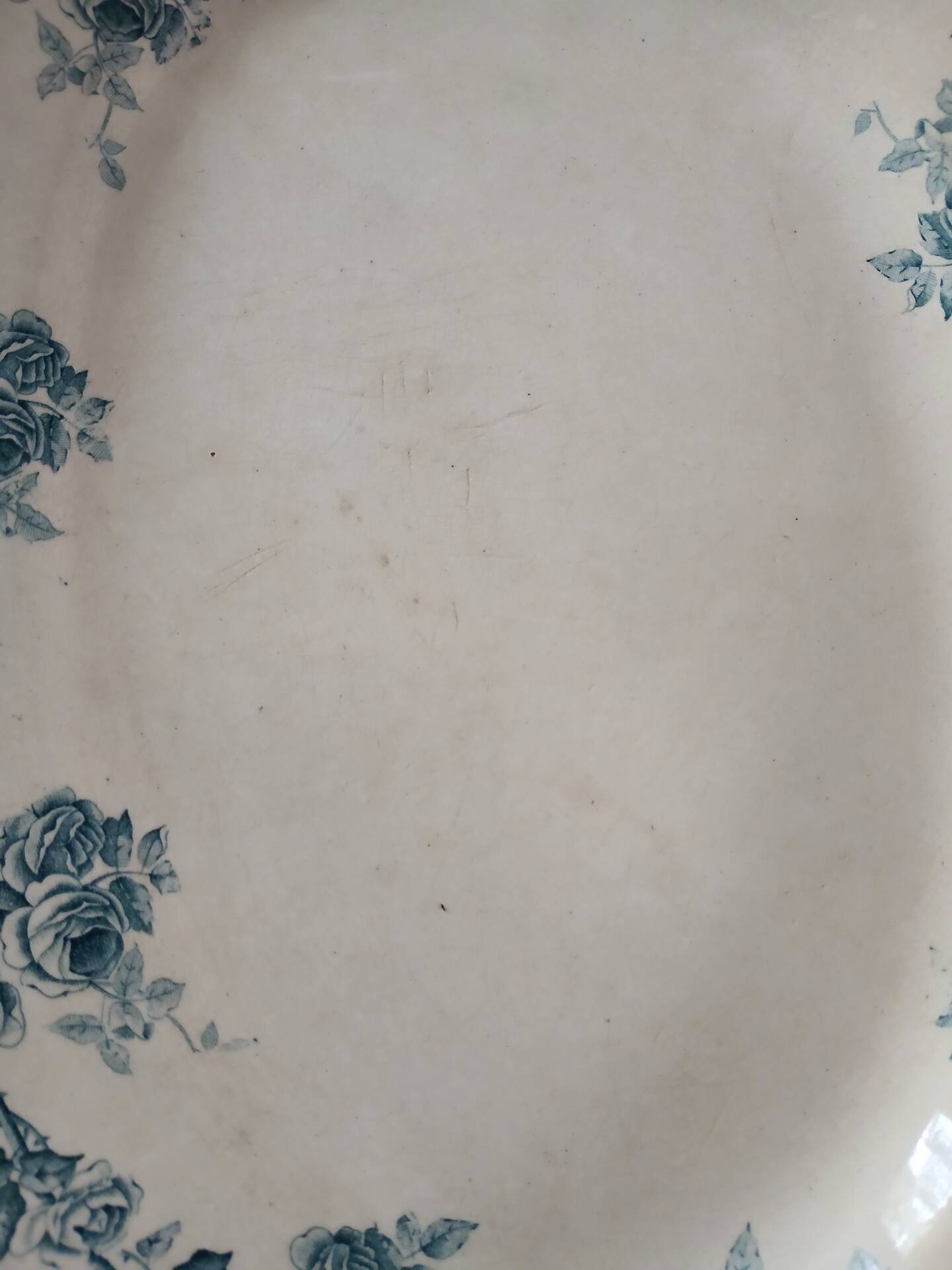 Plat ancien en terre de fer Choisy le Roi 