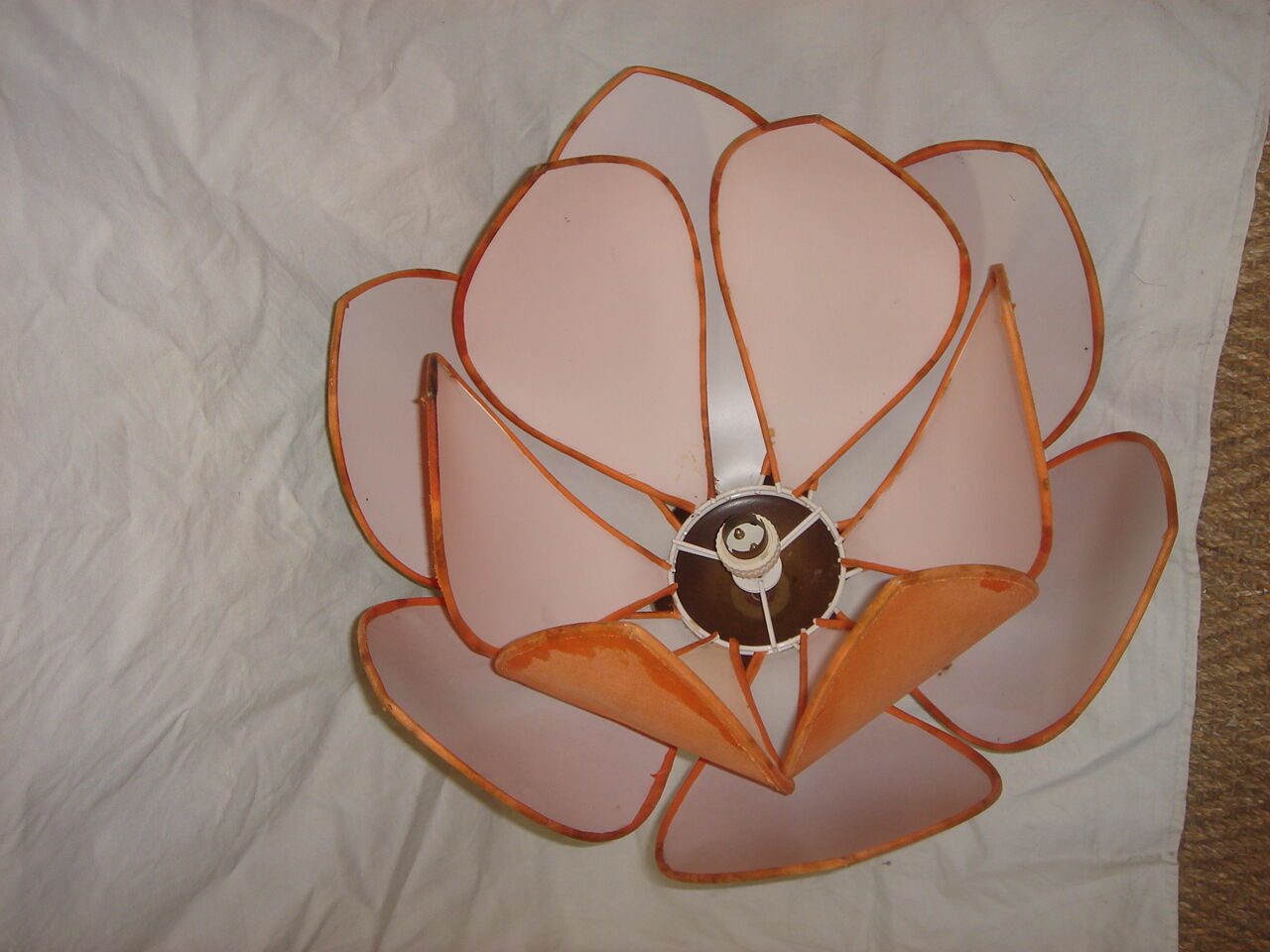 Suspension fleur seventies de 1970