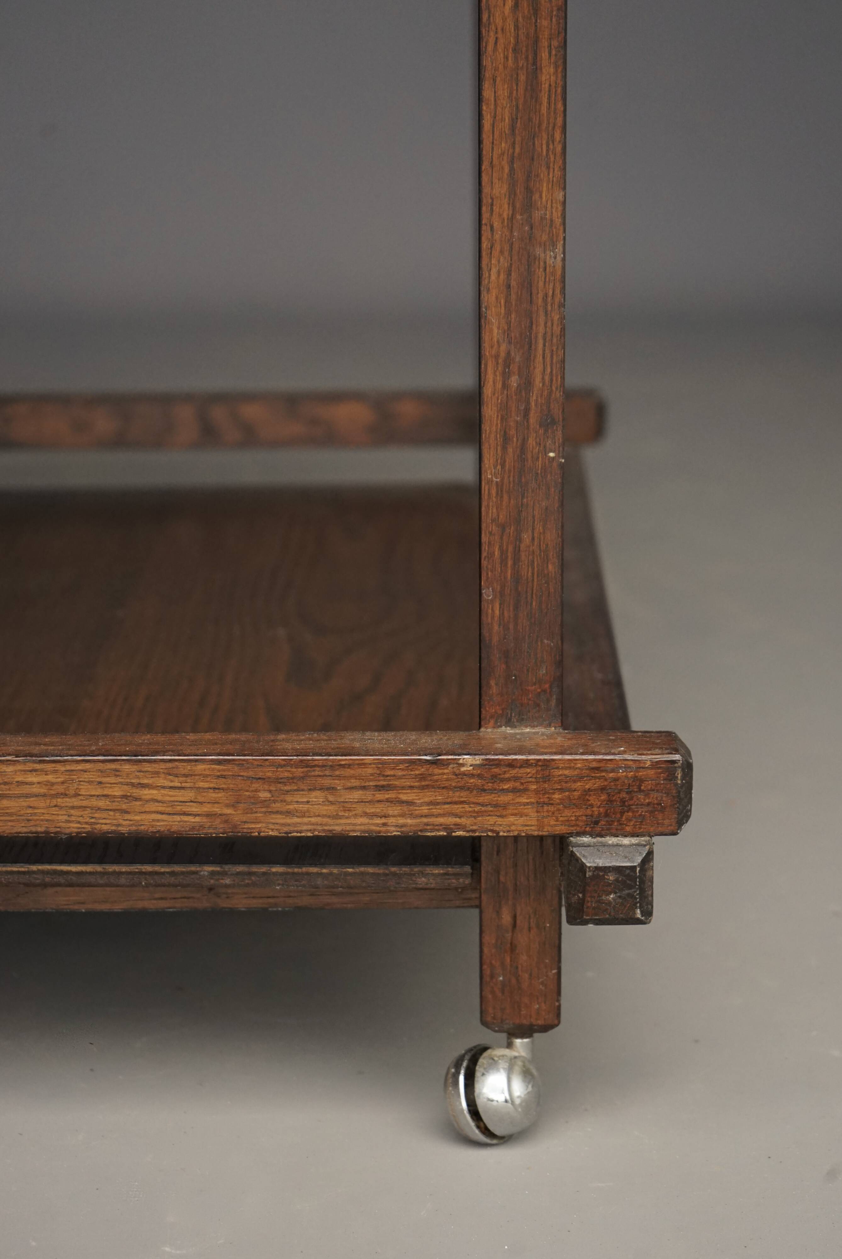 Desserte au thé hollandais moderniste en chêne. Années 1950