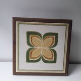 Vintage wooden and earthenware musical trivet (La vie en rose)