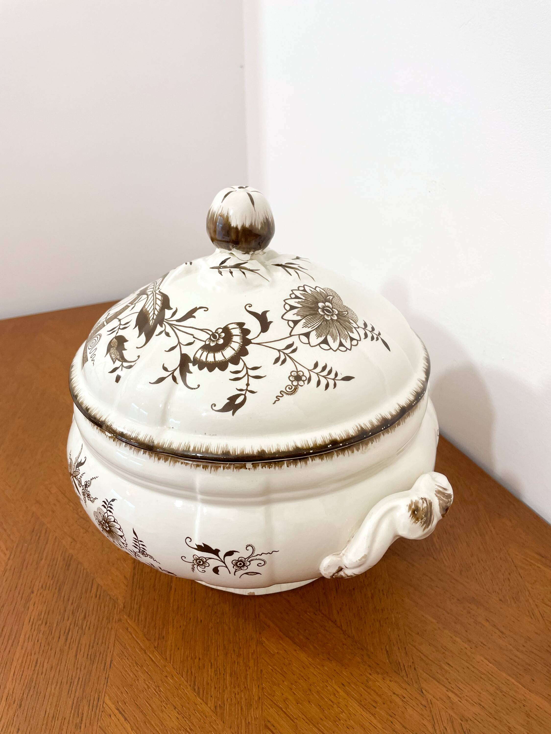 Soup tureen / Vegetable dish in earthenware - Sarreguemines - 1940s/50s