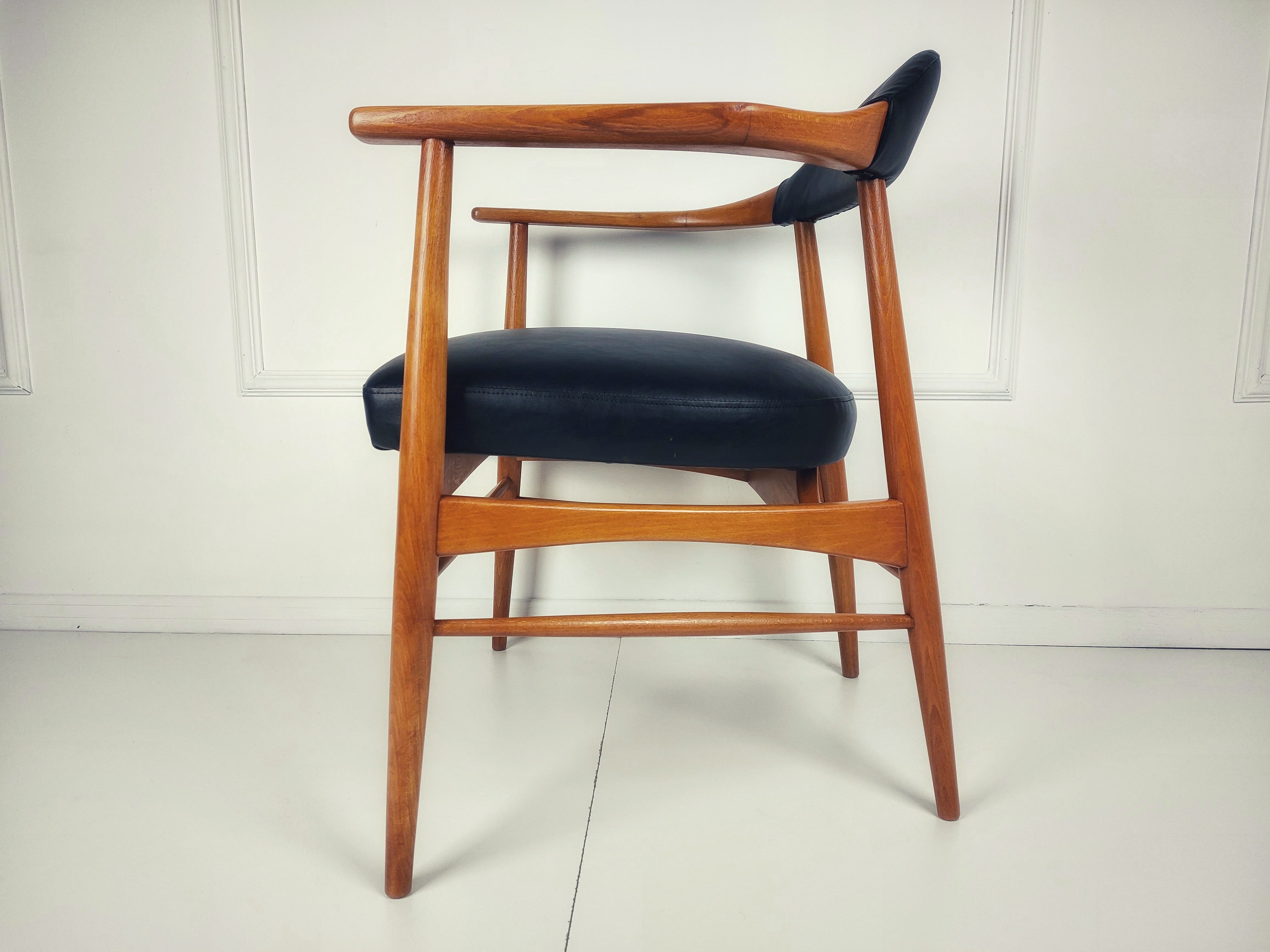 Scandinavian office chair