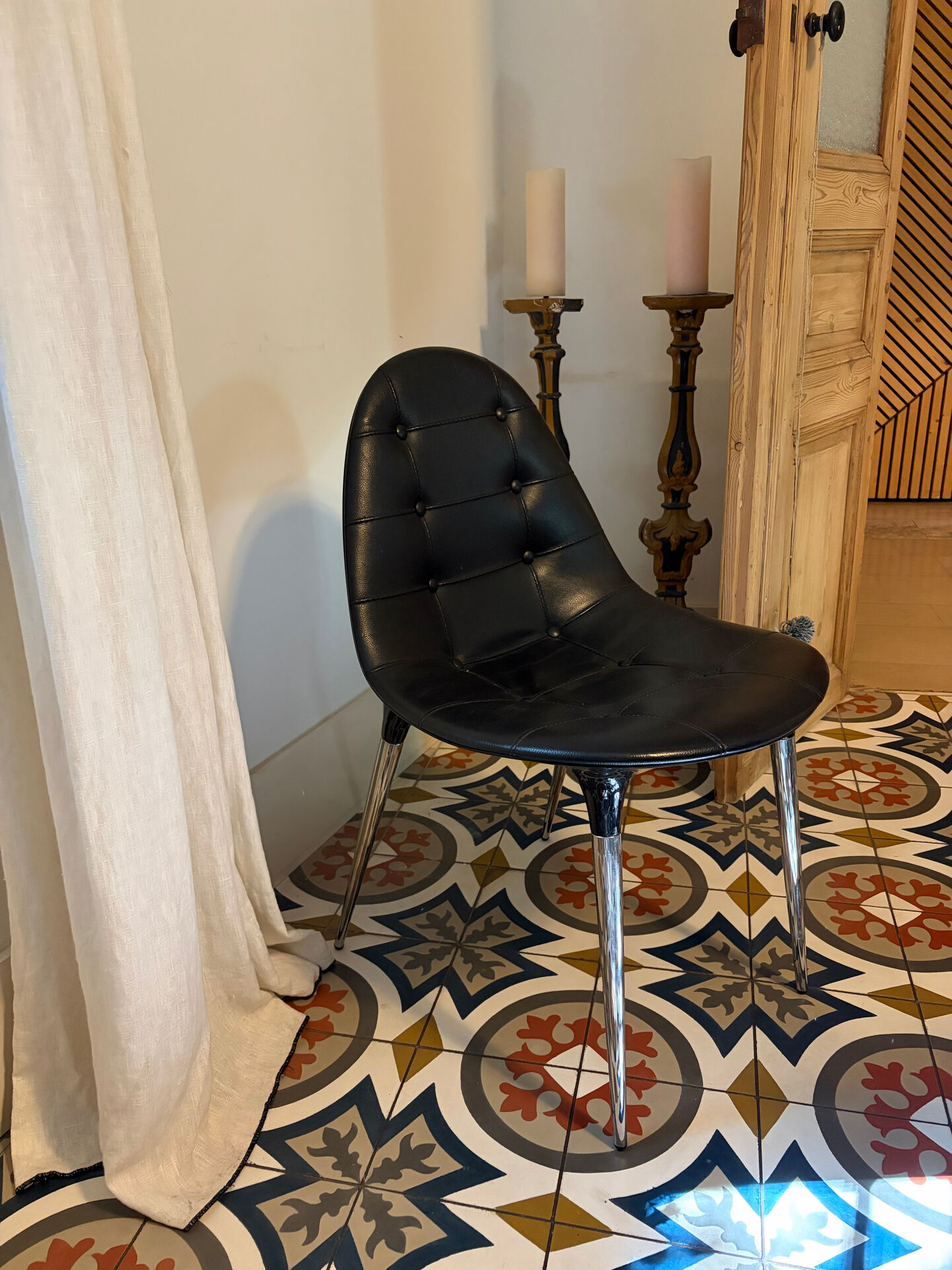 Lot de 6 sièges Philippe Starck pour Cassina en cuir noir