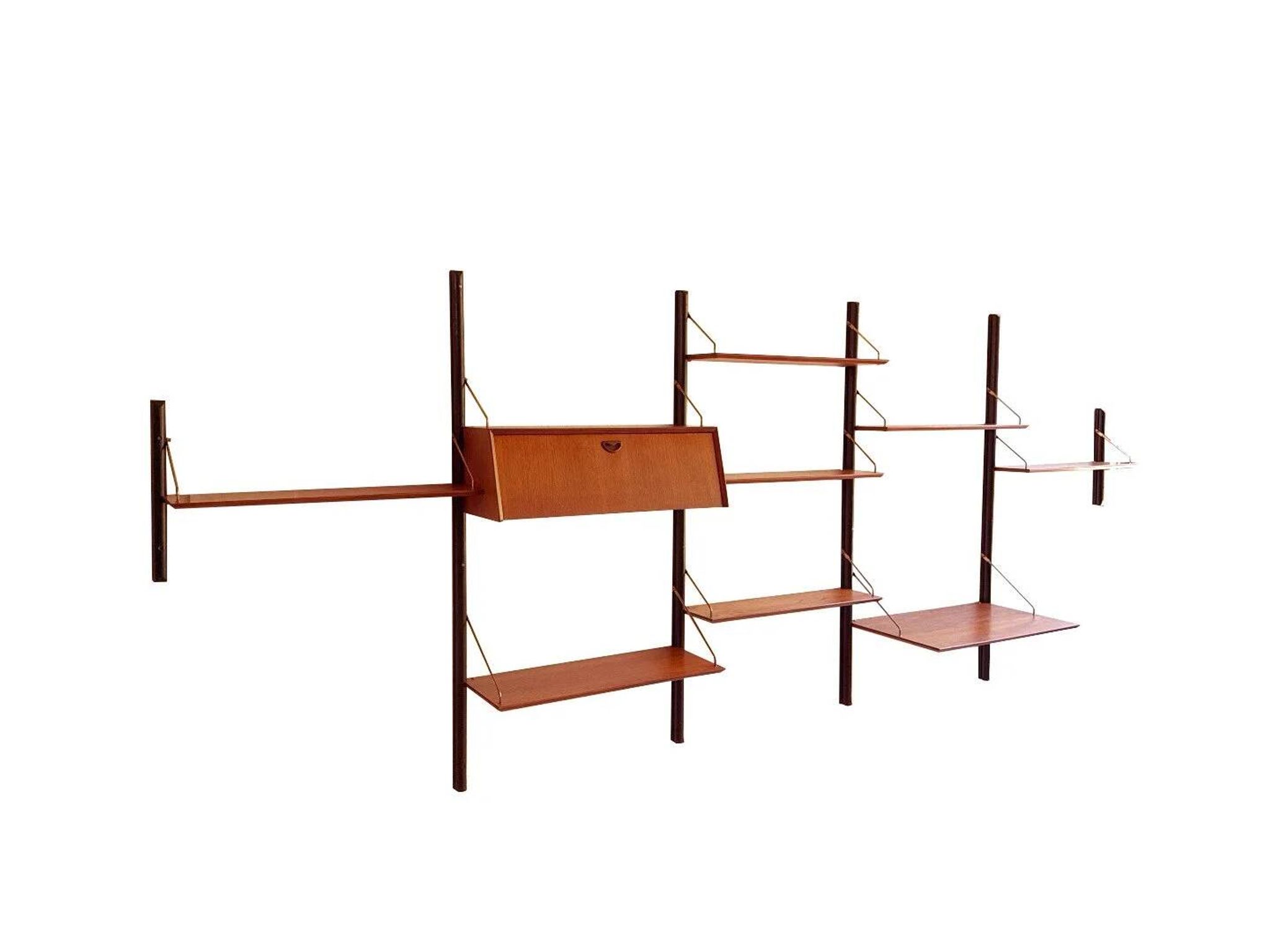 Un ensemble mural vintage de 5 pièces avec bureau par Louis van Teeffelen.