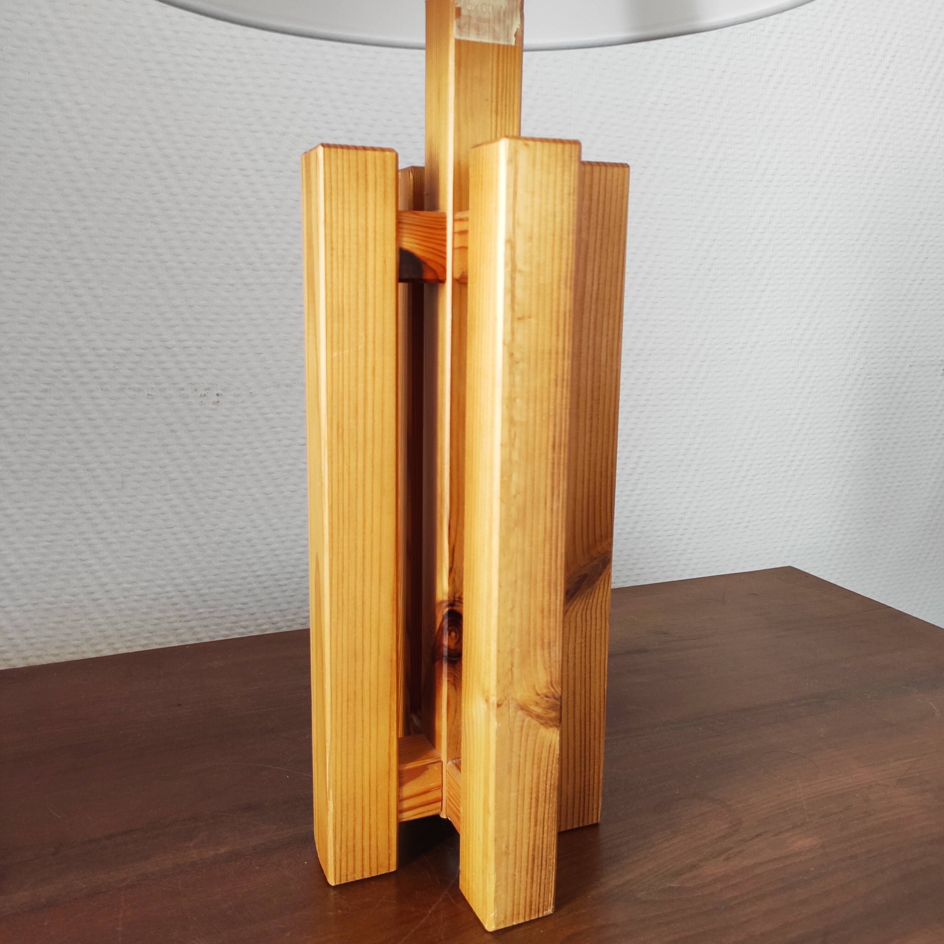 Modernist Scandinavian lamp in solid pine – Sweden, 1970s