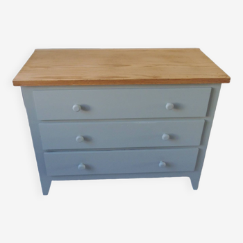 Commode réenchantée en vert de gris , plateau bois protégé par un vernis. Meuble à 3 t