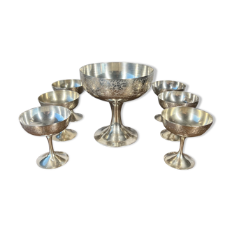 6 coupelles à dessert en métal argenté et coupe assortie