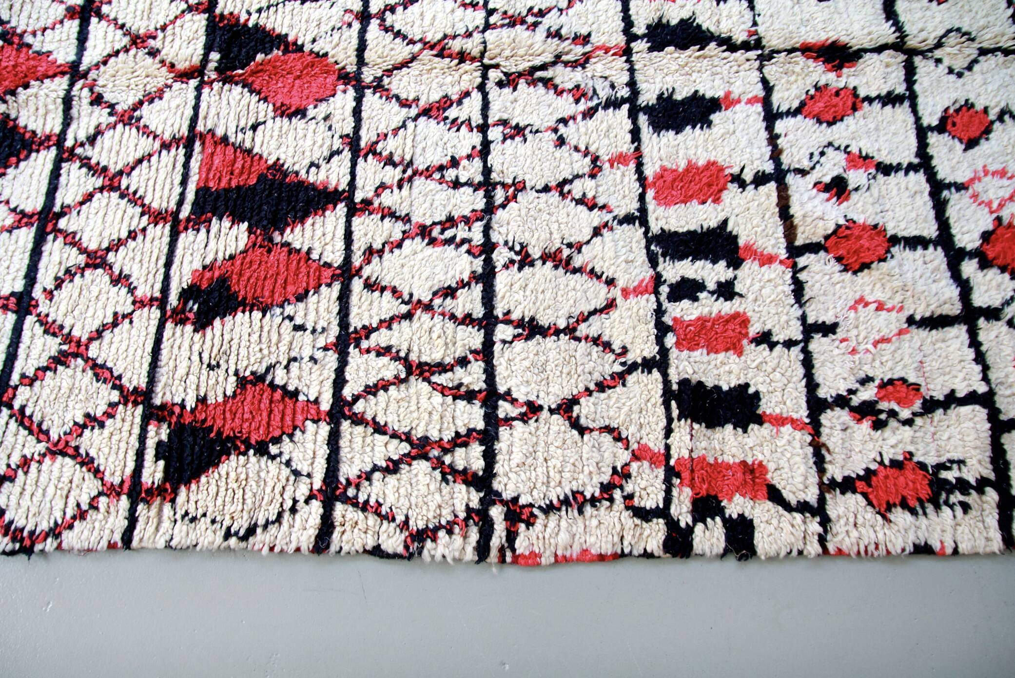 Berber carpet Beni Ouarain original old vintage