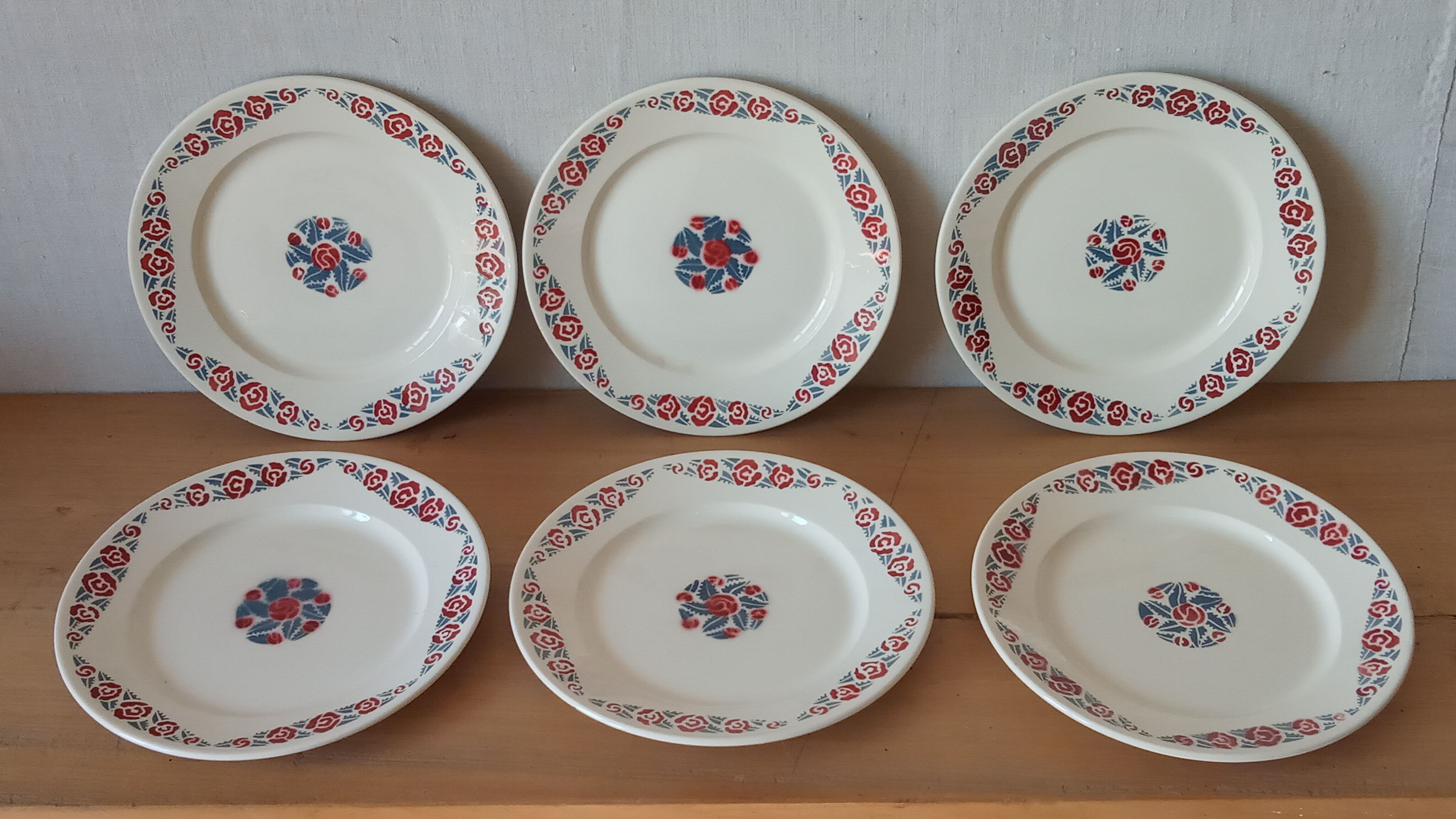 Six plates of Badonviller Art Deco