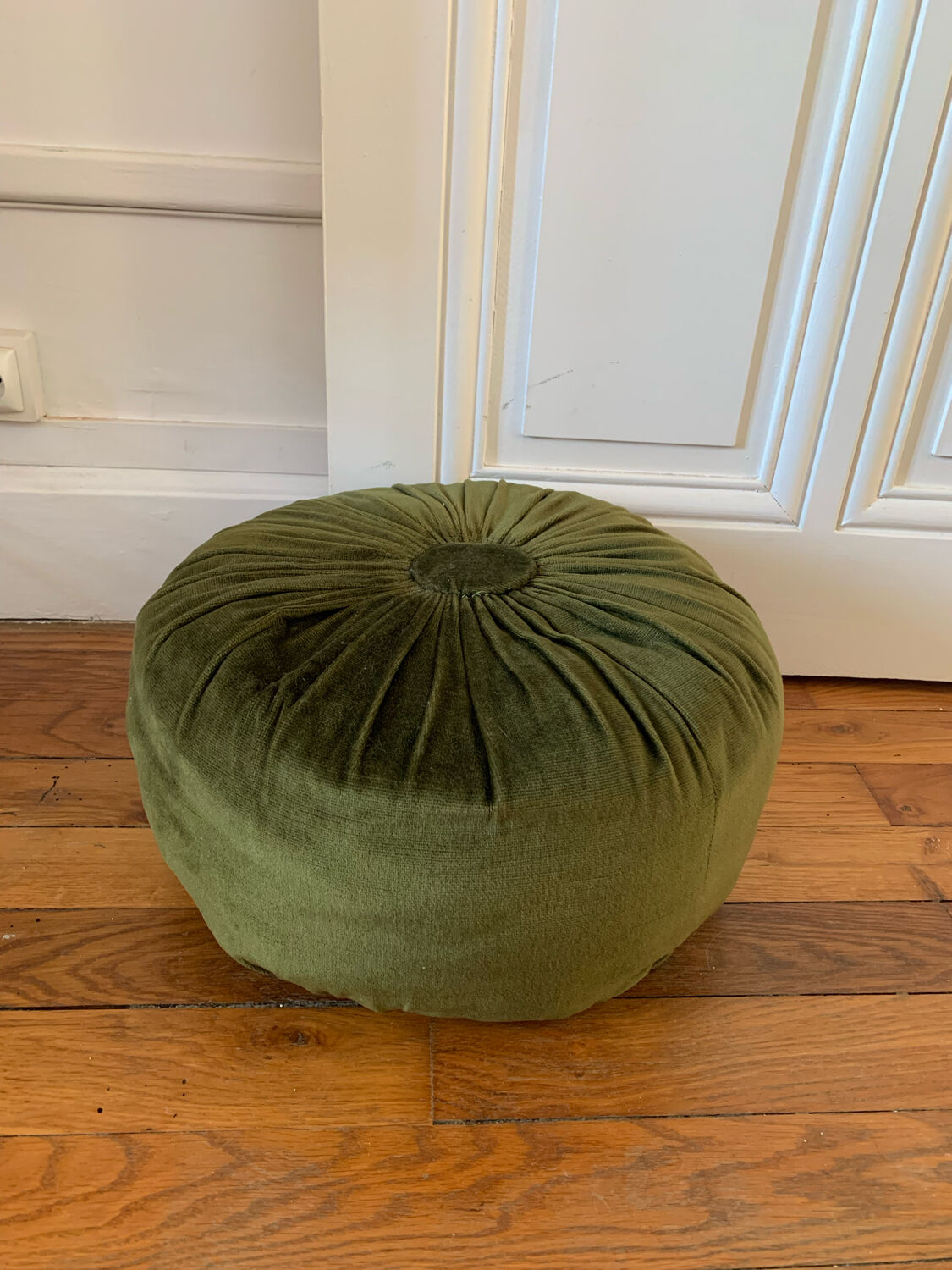 Olive green velvet pouf