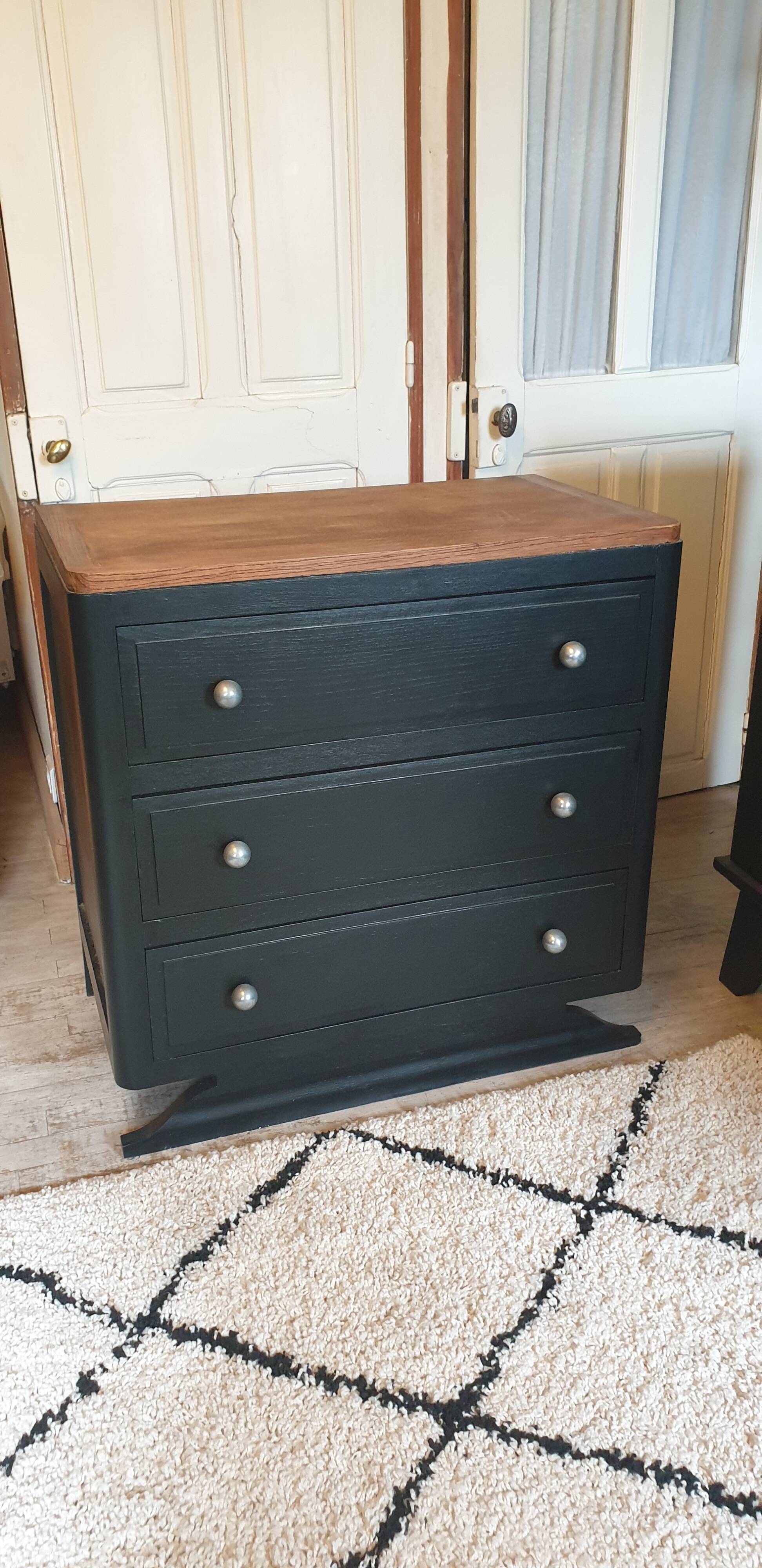 Solid wood chest of drawers