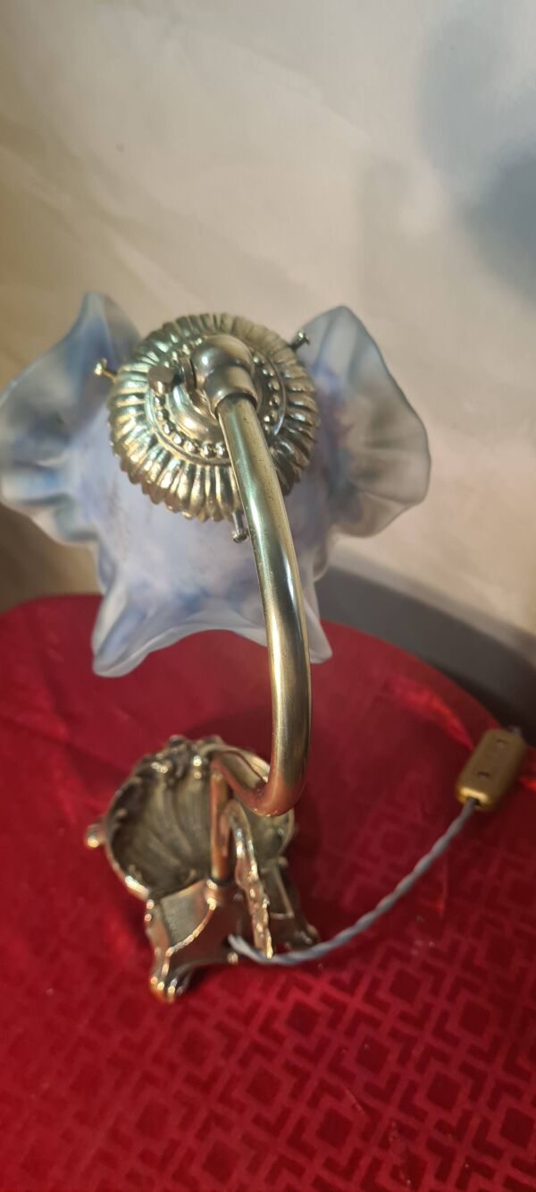 Lampe de table en bronze et tulipe signée Vianne, 1900