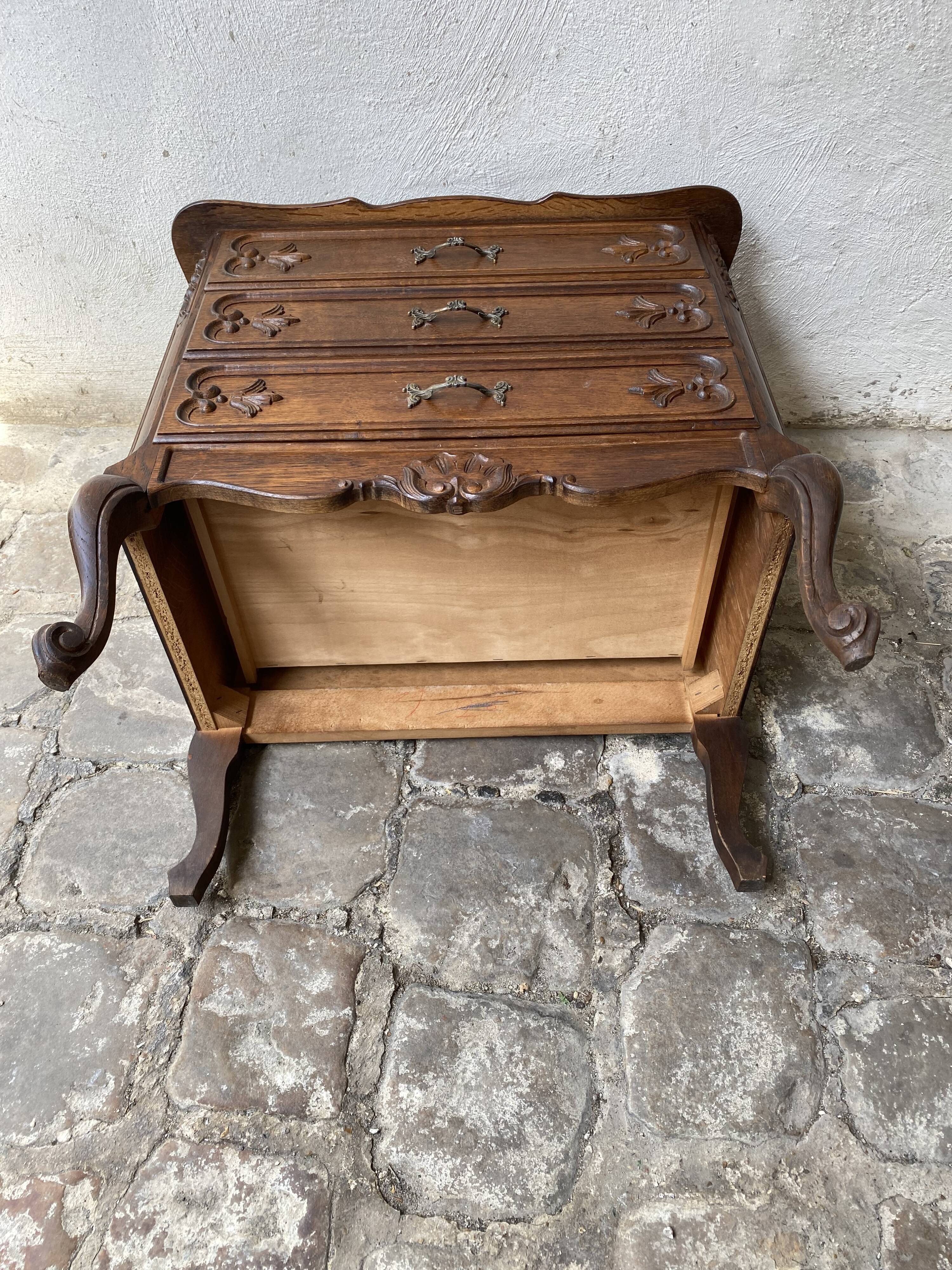 20th century chest of drawers with 3 solid oak drawers in Louis XV style