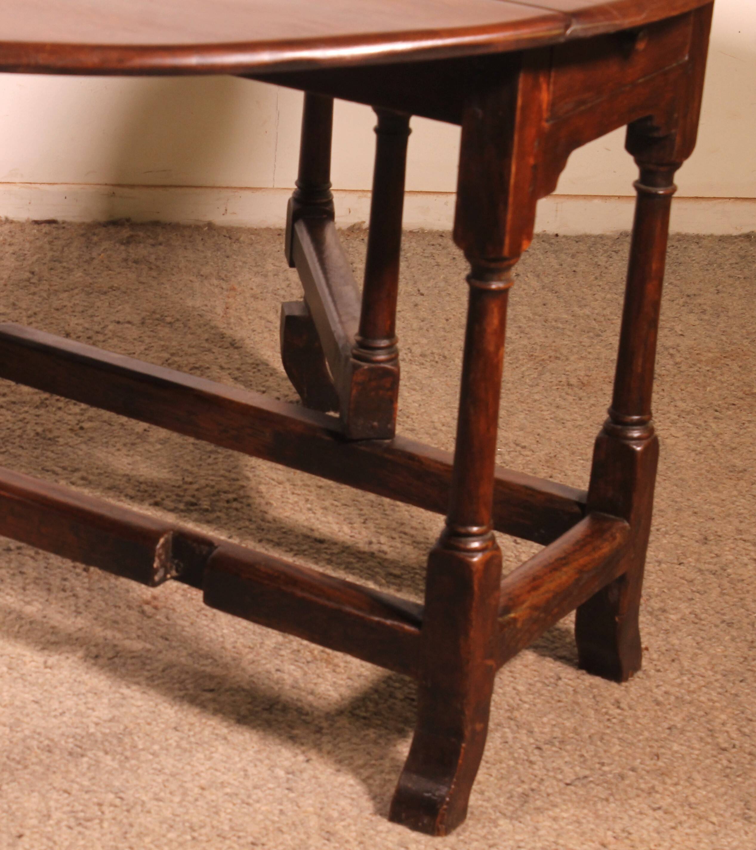 Gateleg Table in Oak from the 18th Century