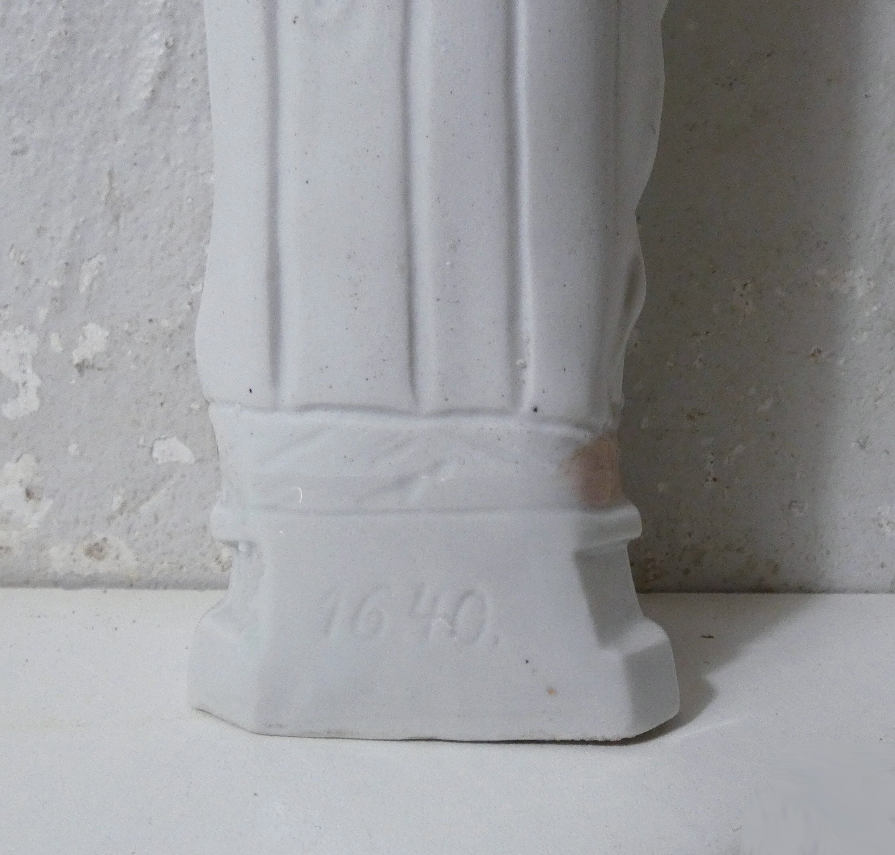Old Virgin Mary statue in biscuit 25.5 cm