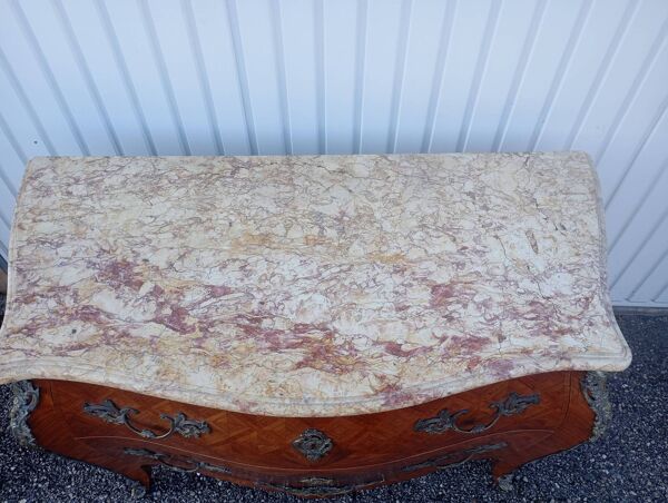 Commode style Louis XV marqueté