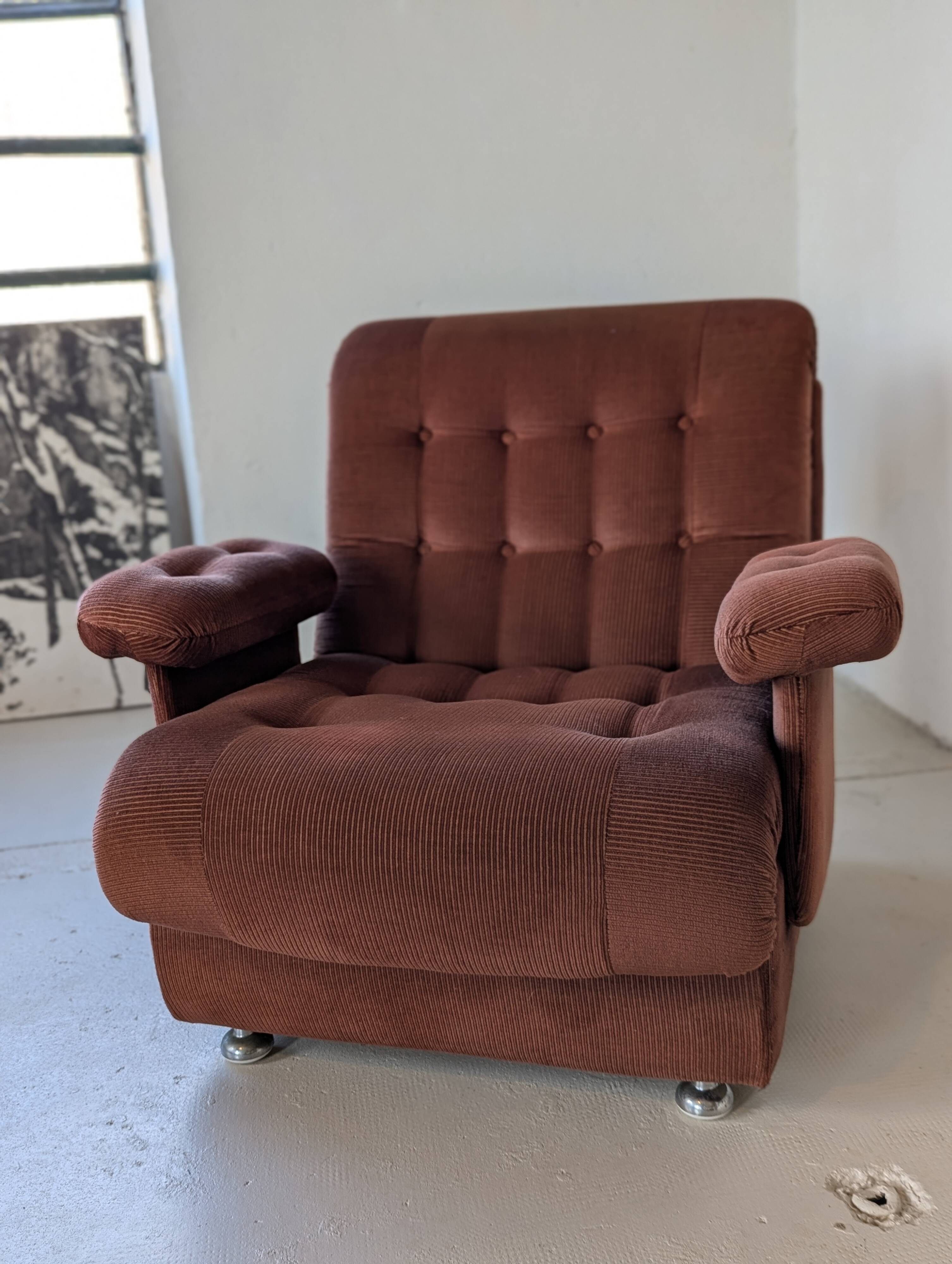 Fauteuil space age,en velours côtelé des années 70