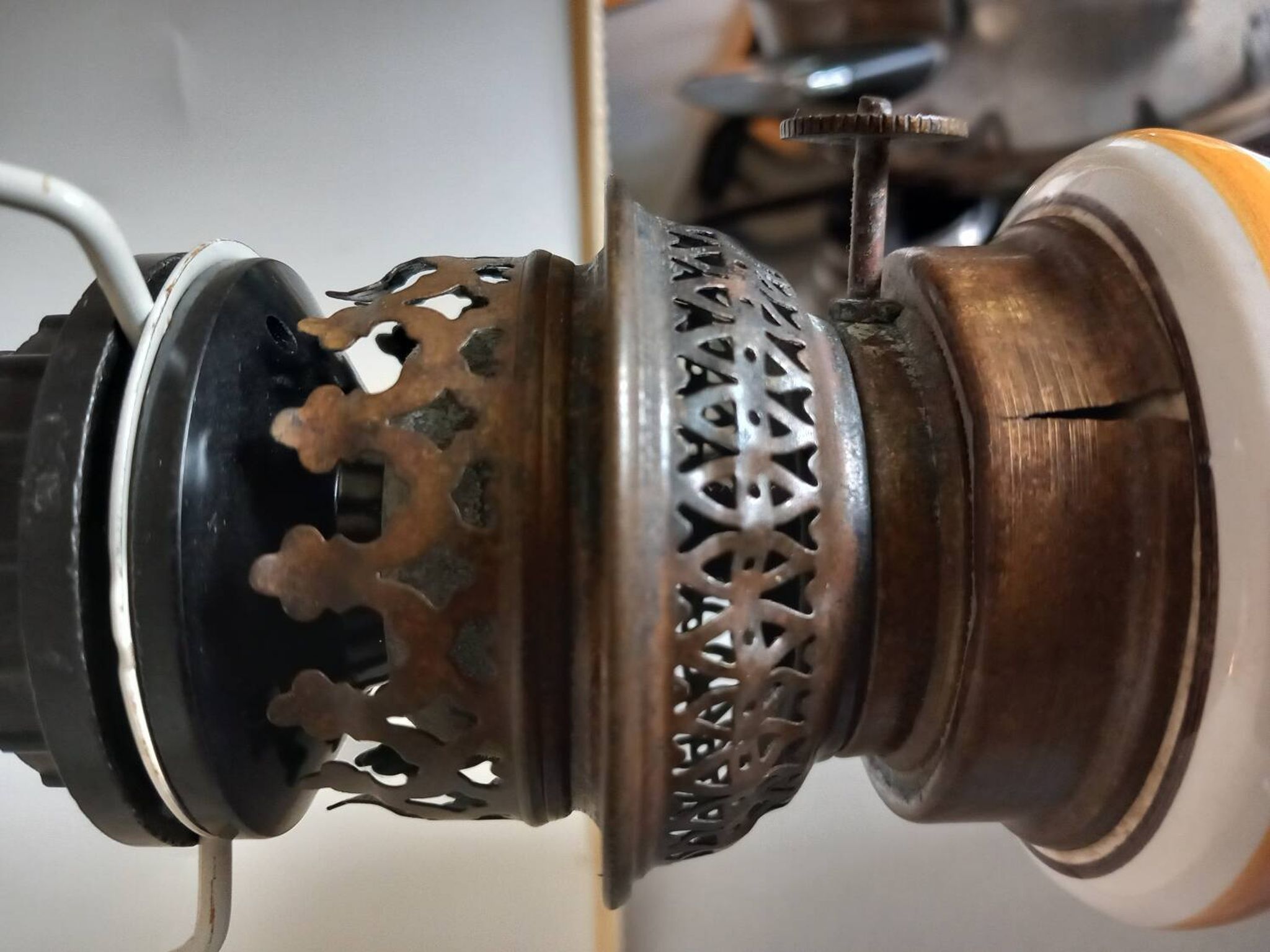 Lampe ancienne en faïence d'art de Rodez