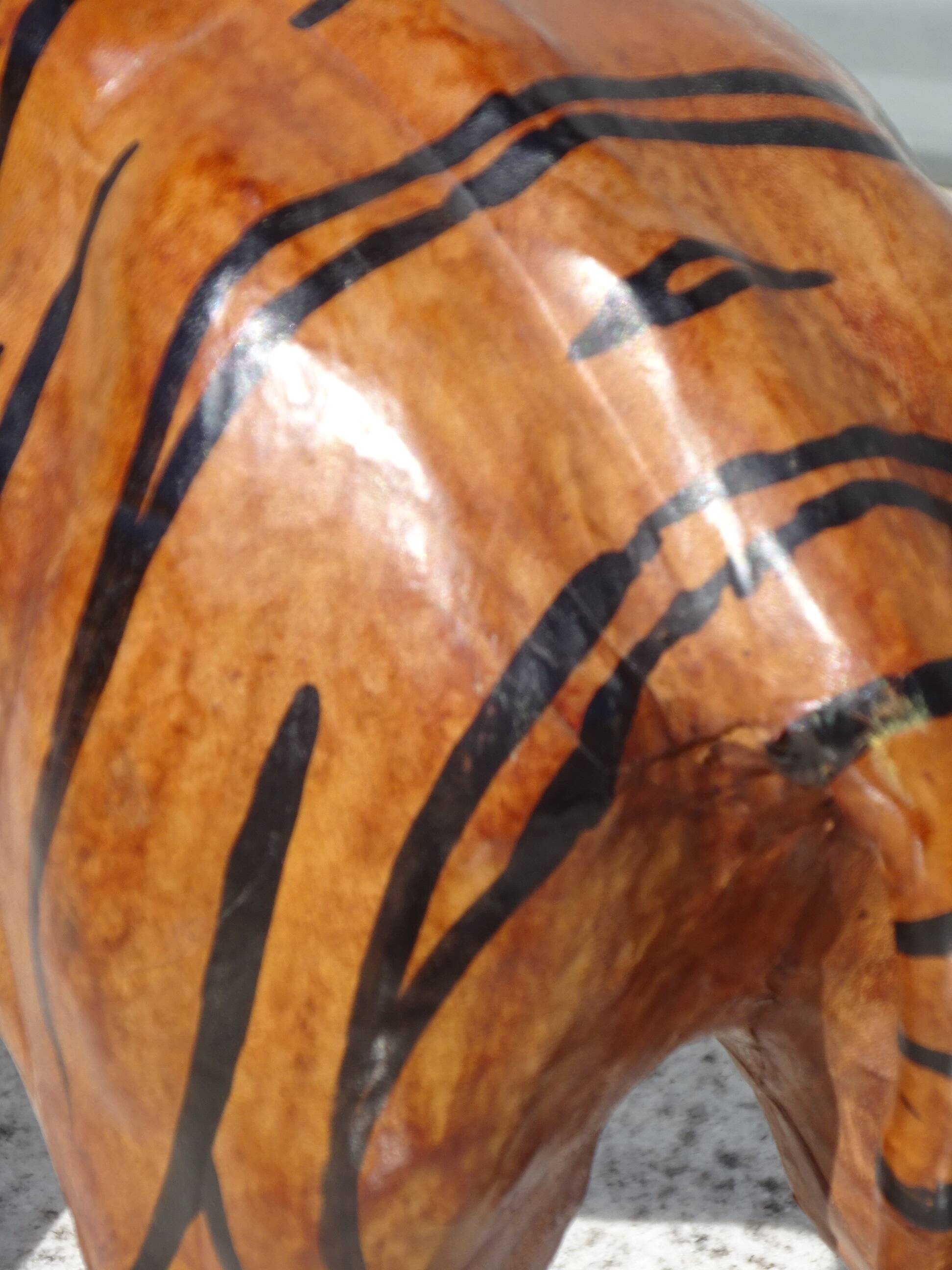 Genuine leather animal, tiger measuring 58 cm.