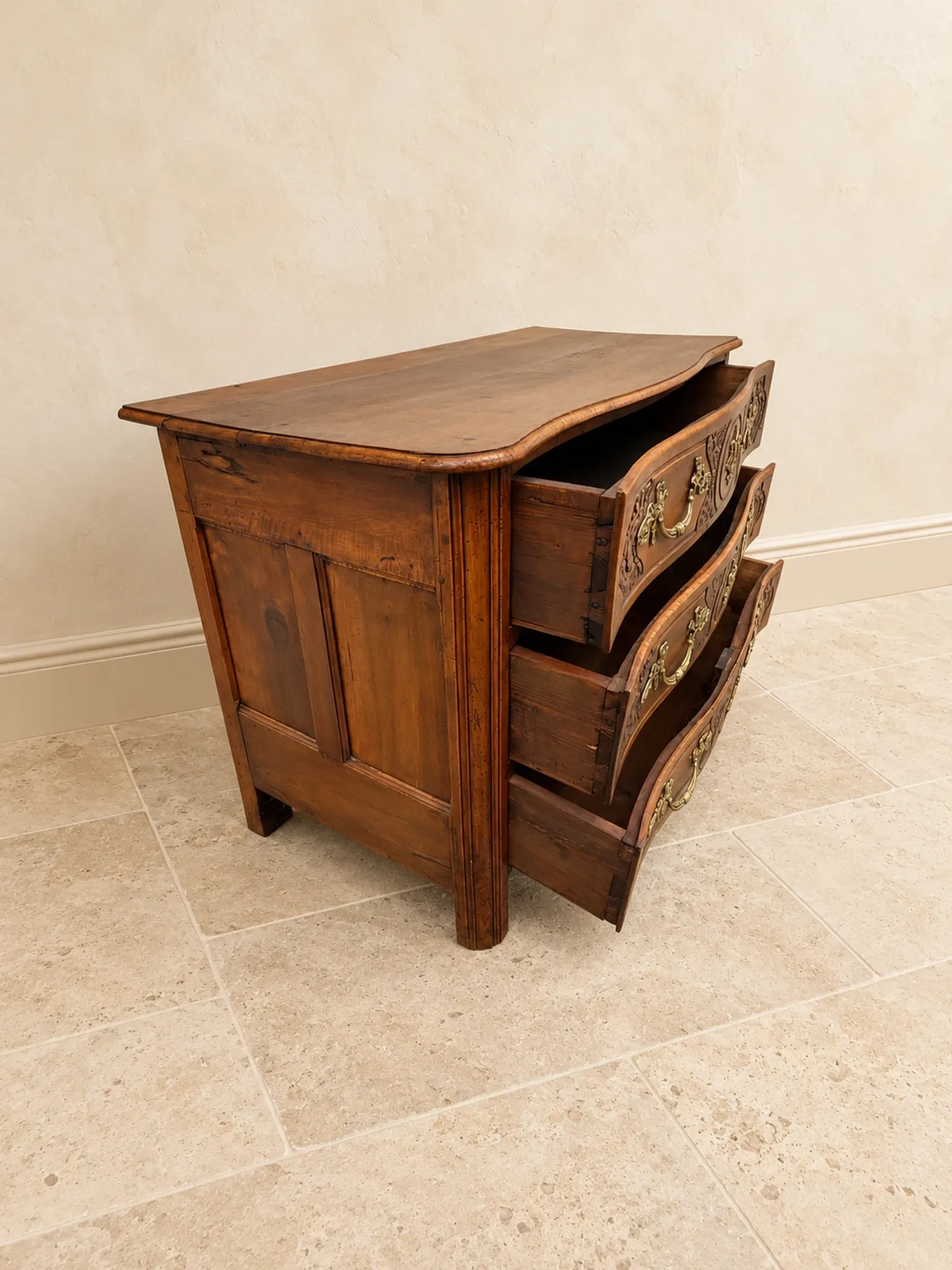 Louis XV walnut commode, 18th century