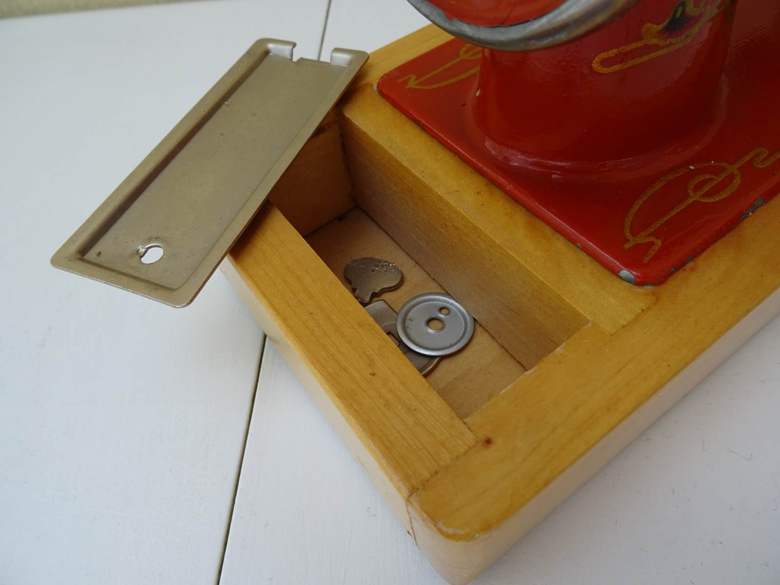 Metal sewing machine "orsha" ussr vintage soviet urrs