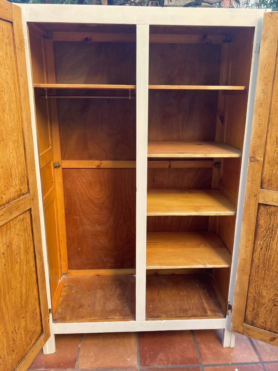 Armoire parisienne