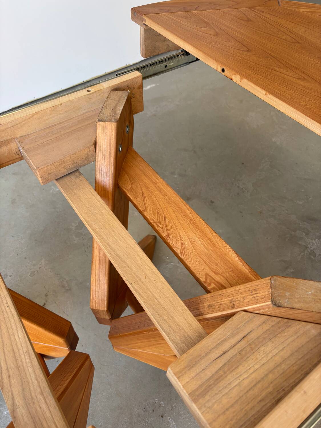 Vintage style extendable oval dining table in solid elm