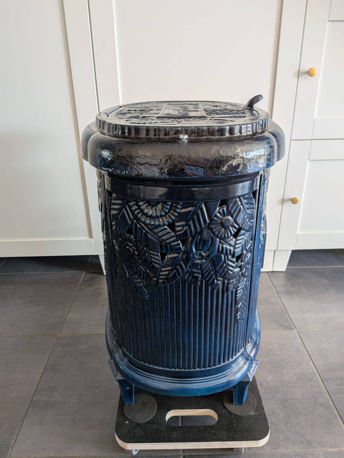 Vintage "Le Non Pareil" cast iron blue enamel pan – Upcycled to bioethanol