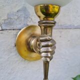 Hand-to-torch wall lamp