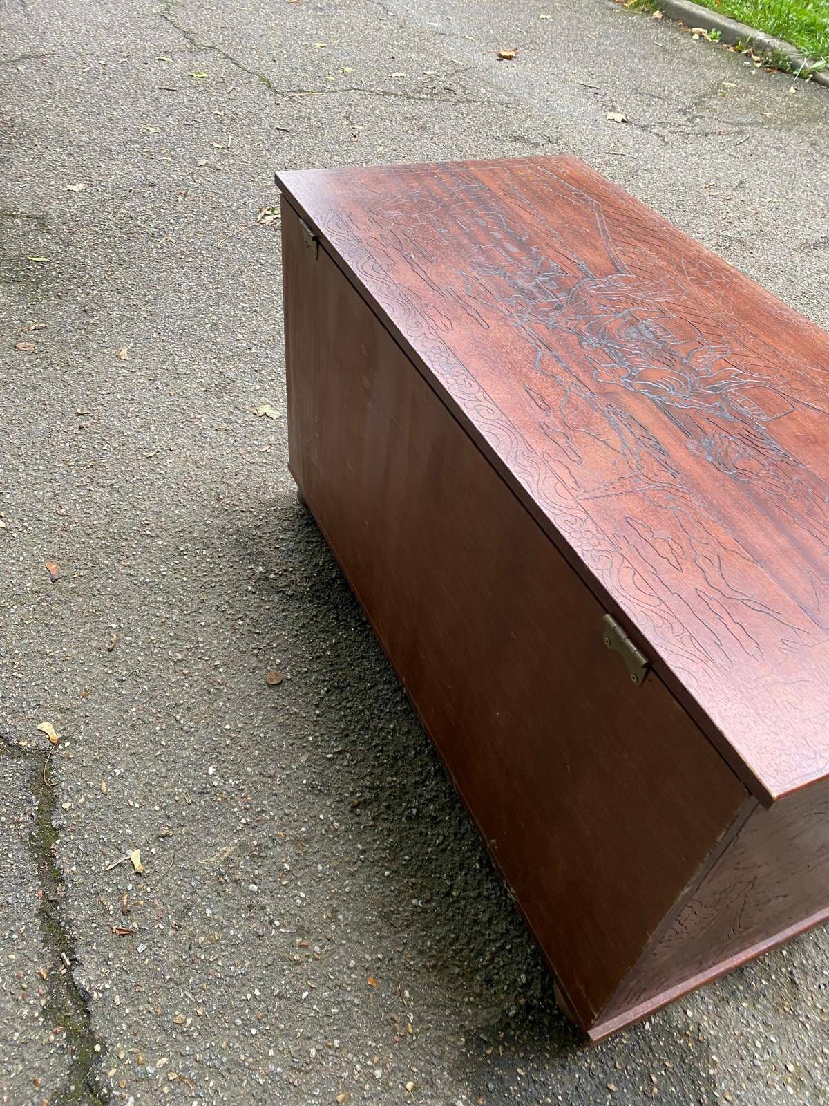 Vintage wooden trunk engraved with Indian ink
