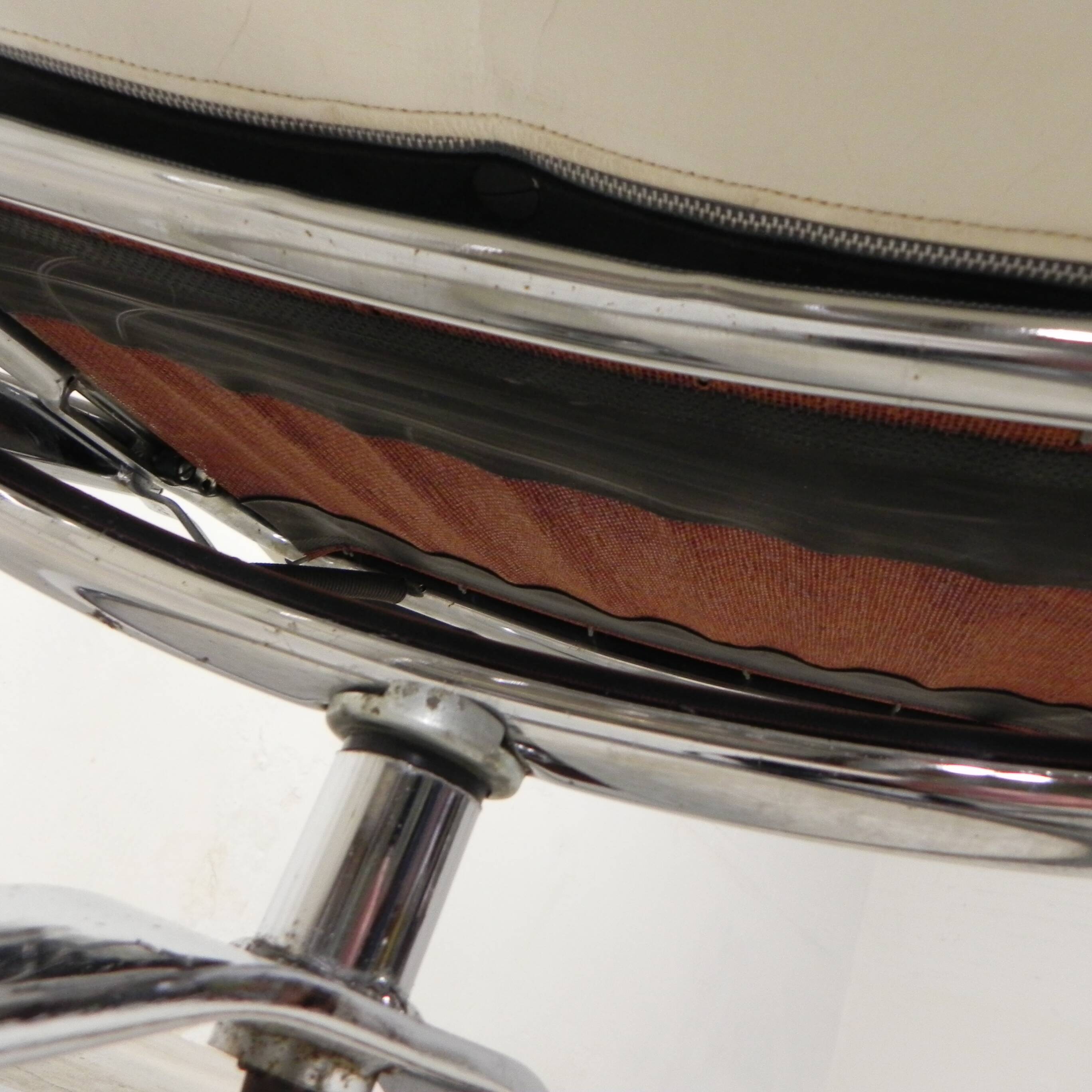 Leolux armchair, swivel chair with white leather upholstery, 1960s