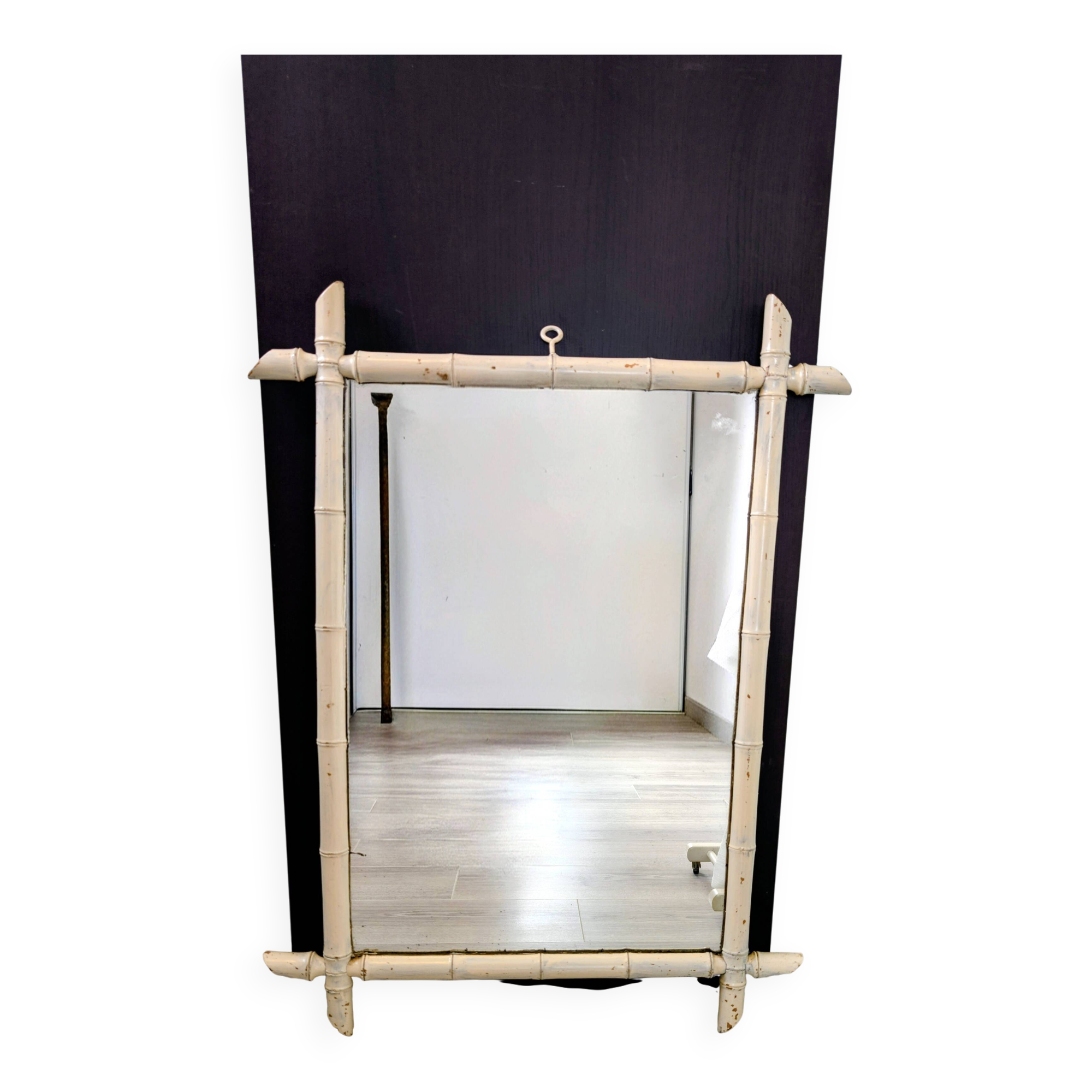 Vintage mirror with a bamboo spirit painted white – Graphic elegance and exoticism
