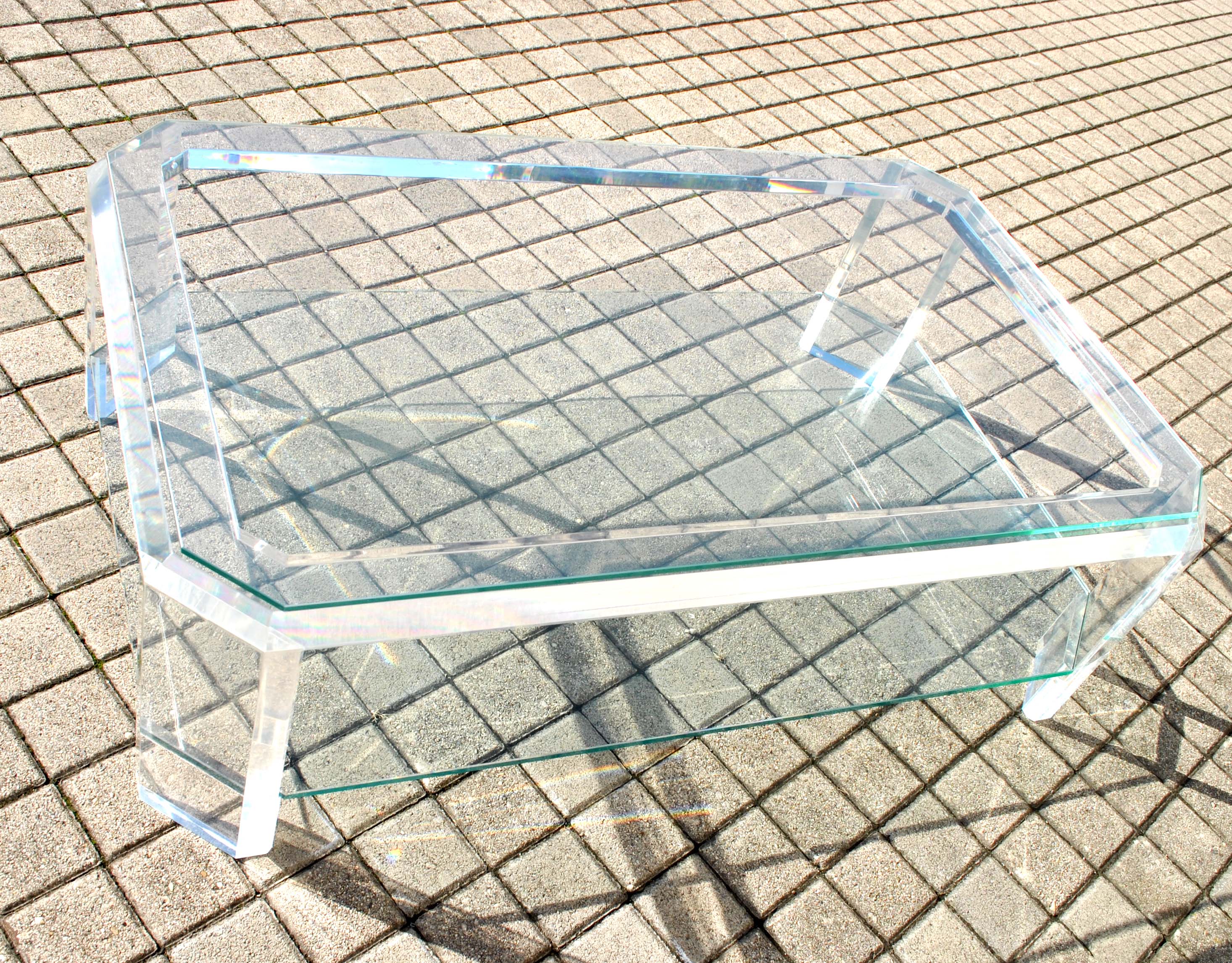 Modernist coffee table in glass and plexiglass altuglas design David Lange 1980