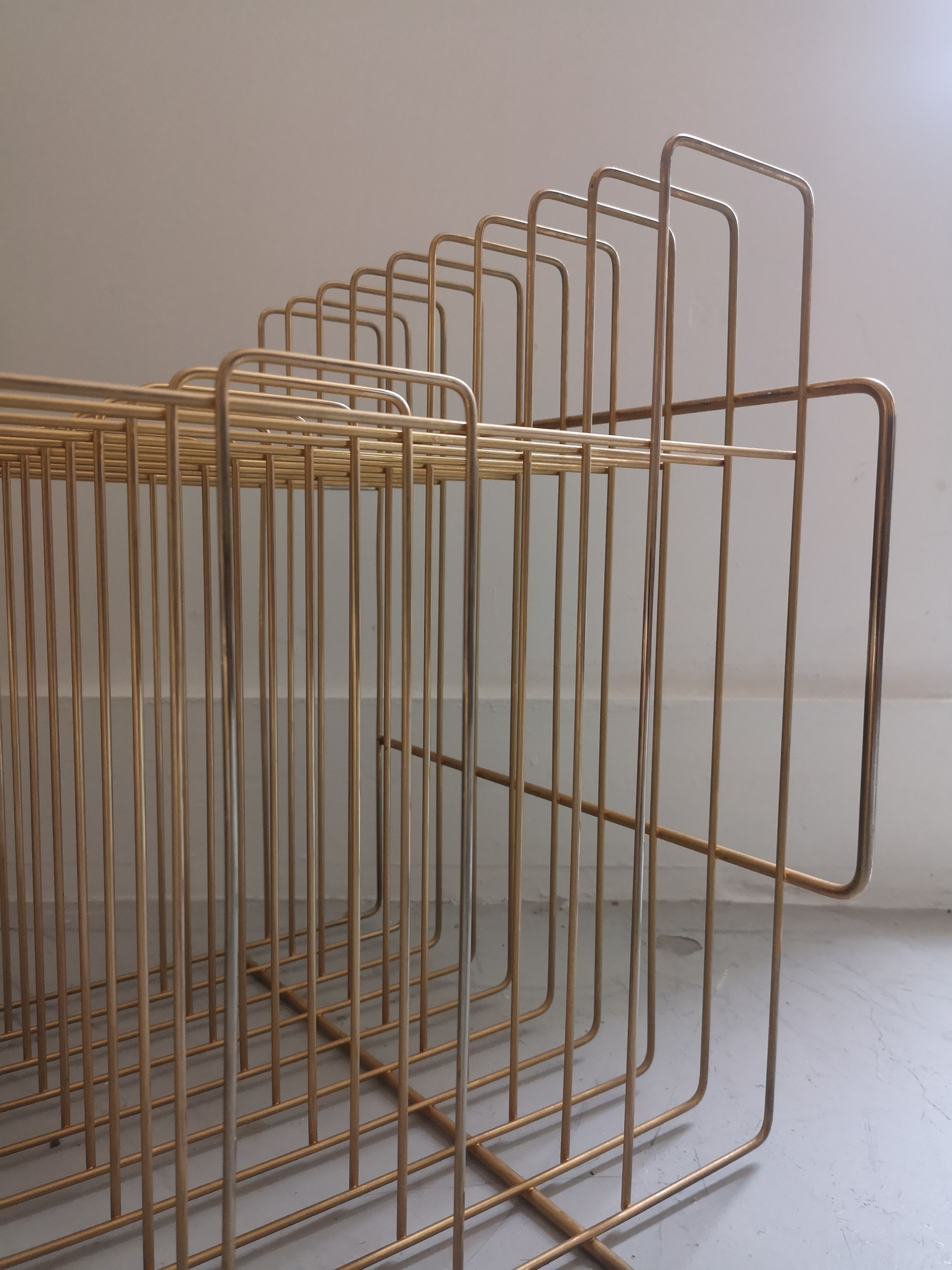 Vinyl record holders and magazines in brass gilded metal, 1960