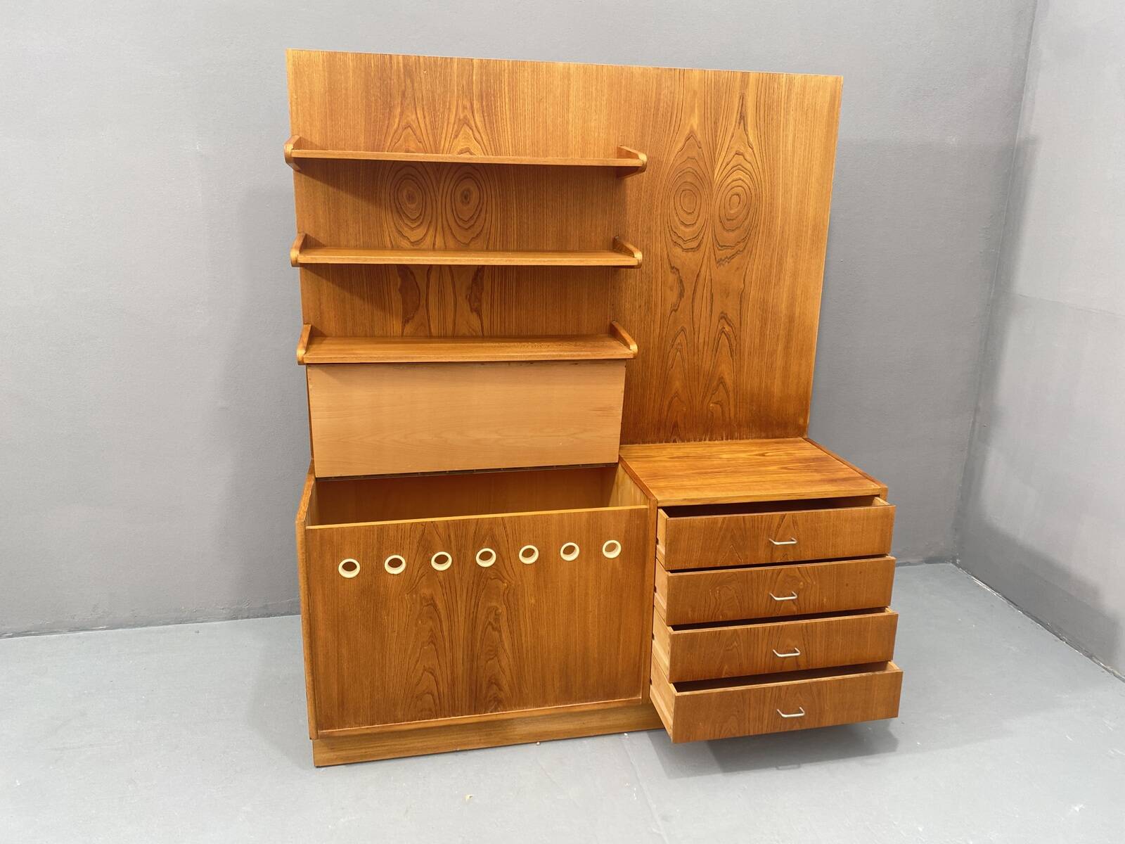 Système d'étagères murales du milieu du siècle par Český nábytek, 1960, Tchécoslovaquie