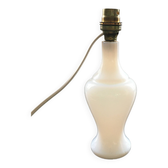 Pied de lampe en opaline blanche