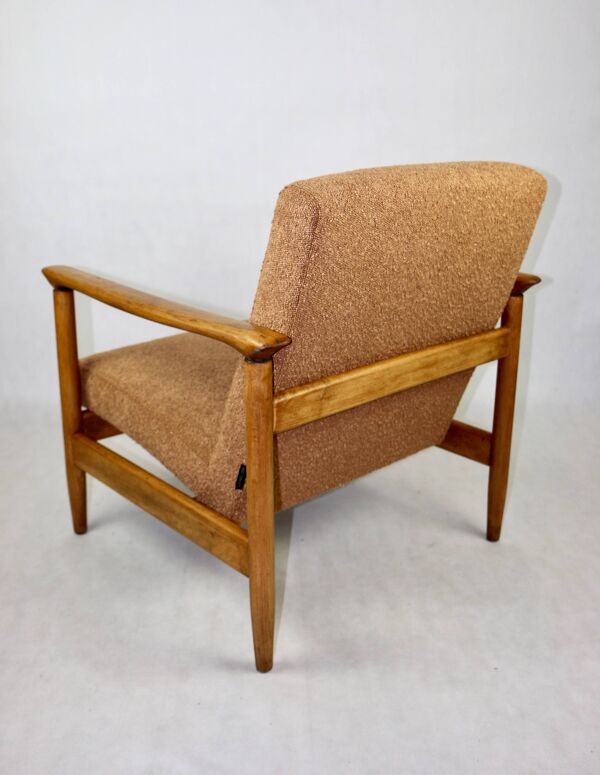 Fauteuil GFM-142 en bouclé corail doré attribué à Edmund Homa, années 1970