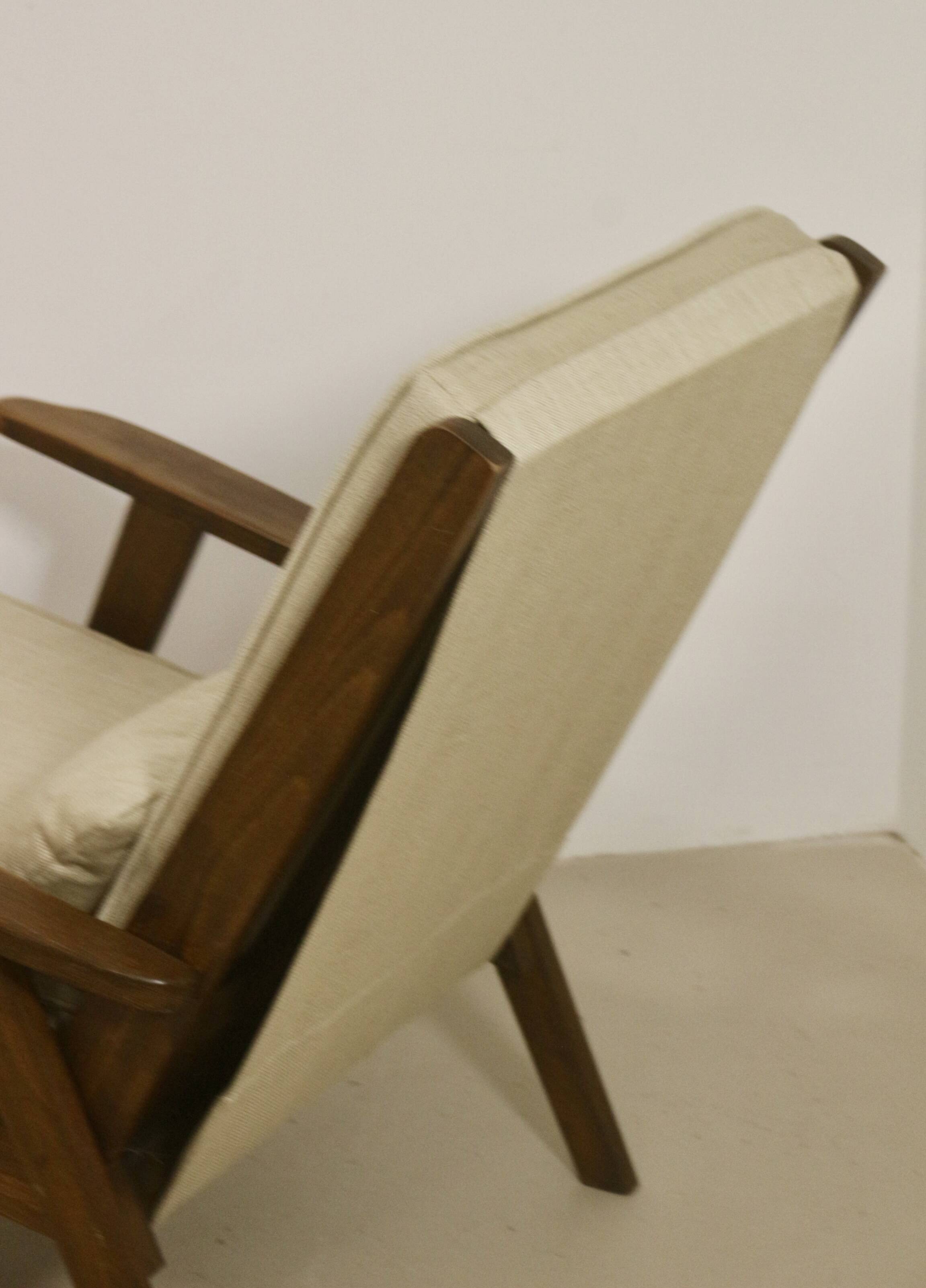 Fauteuil période reconstruction 1950