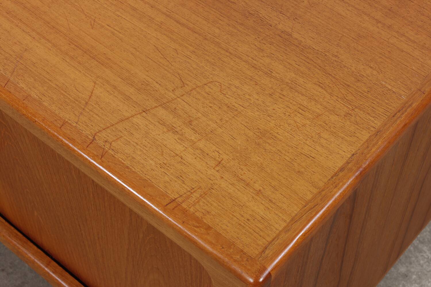 Buffet vintage en teck Dyrlund épingle à cheveux danois milieu du siècle 60