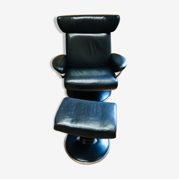 Black leather armchair stressless model jazz and its footrest