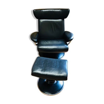 Black leather armchair stressless model jazz and its footrest