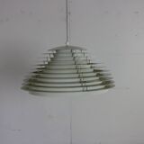 Luminaire suspendu au design danois par Jon Olafsson et Lutherson