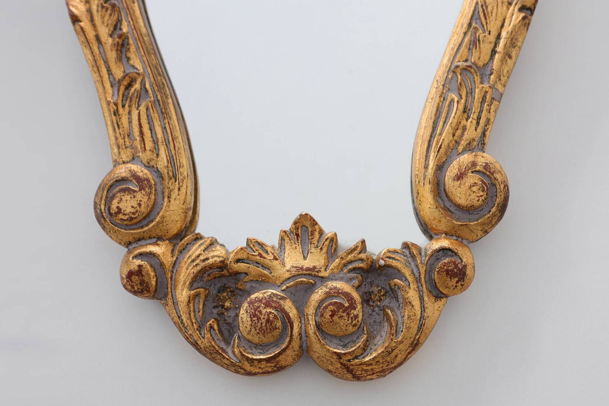 Petit miroir doré de style rococo, Italie, XXe siècle