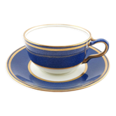 Tasse à thé et soucoupe antique Wedgwood porcelaine d’os. Coupe et soucoupe anglaise bleu poudre et or, années 1900