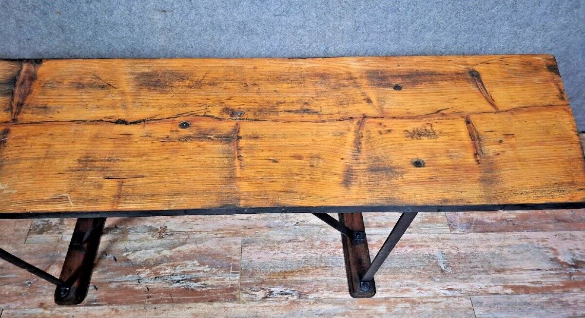 console / table de style industriel, pleine de caractère.