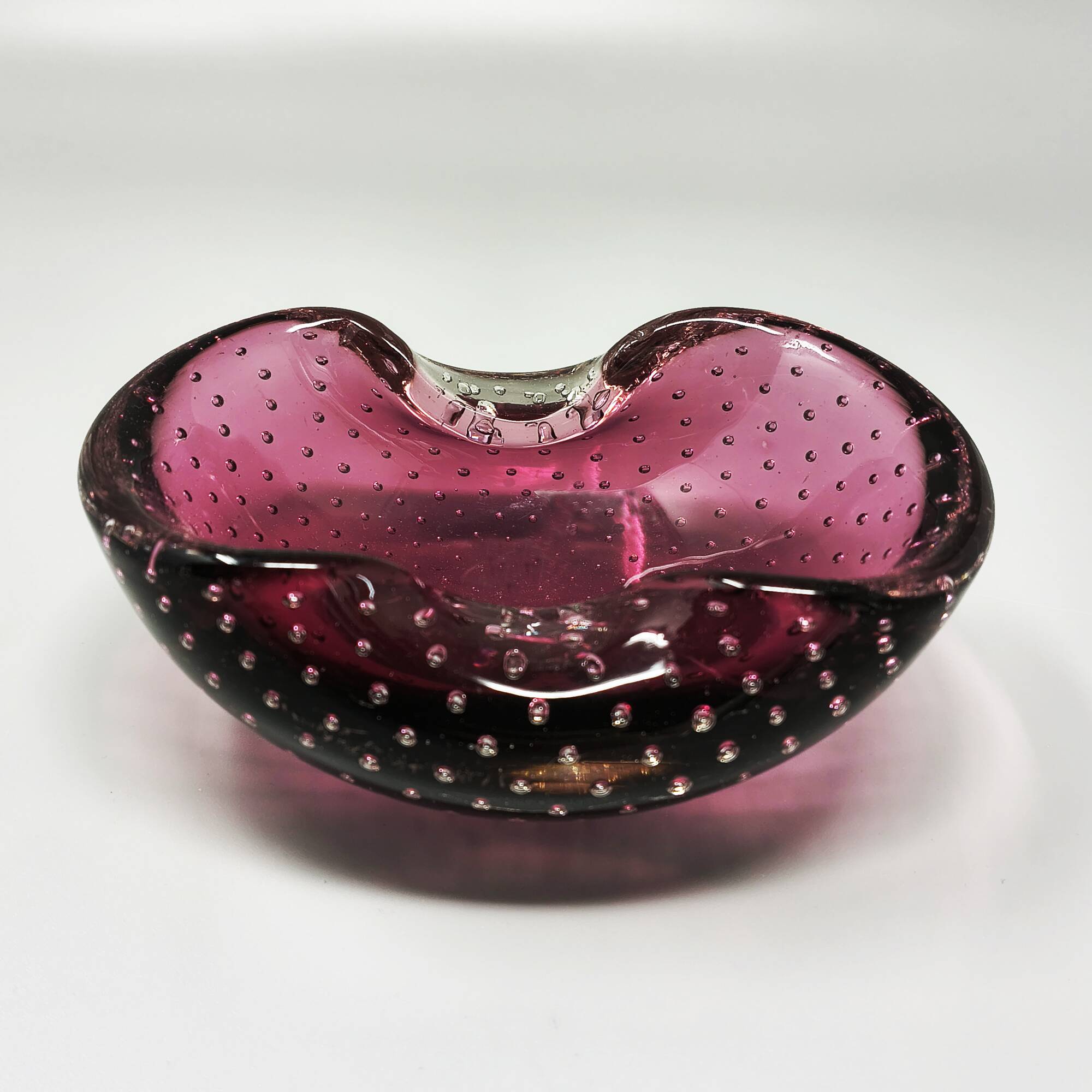 1960s mid-century pink ashtray or catchall in bullicante Murano glass by Flavio Poli