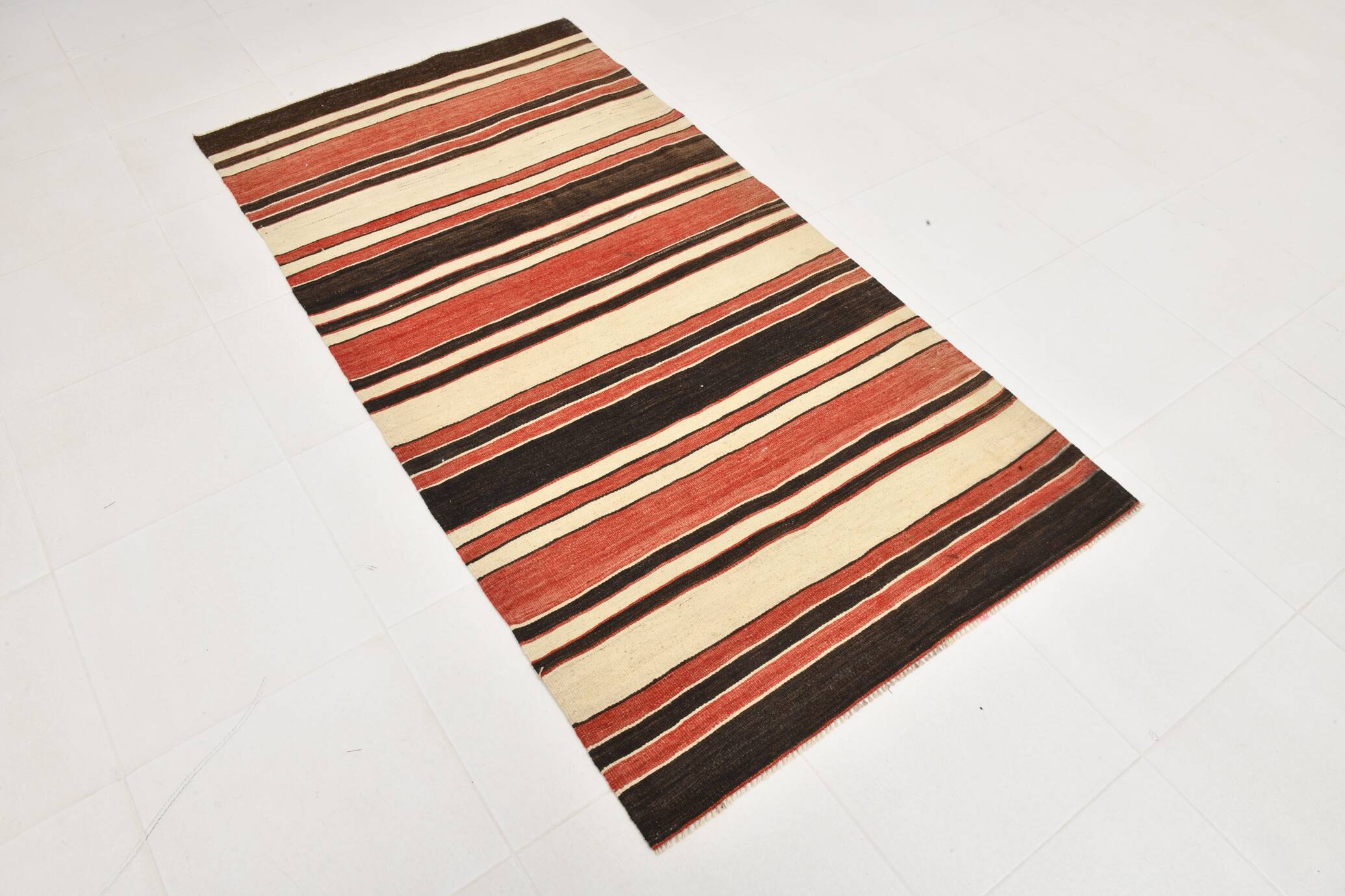 Tapis Kilim vintage fait main, petit format, 101 x 195 cm