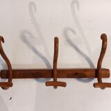 Curved wooden coat rack 3 walnut hooks Jacob & joseph Kohn 1900/1920.